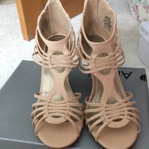 APT. 9 Nude/Cream Open Toed Heels Sz. 9
